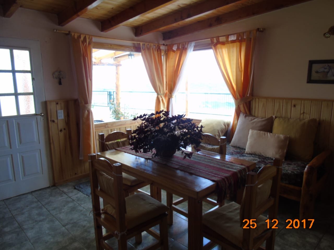 Conjunto de casas con costa de Lago Nahuel Huapi